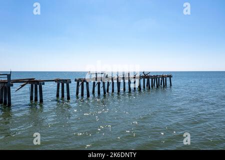 Naples Pier nach dem 2022. Schwere Schäden und Zerstörung Stockfoto