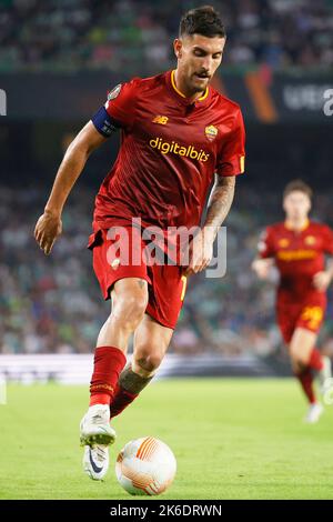 Sevilla, Spanien. 1. Oktober 2022. Lorenzo Pellegrini (7) aus Roma, gesehen während des UEFA Europa League-Spiels zwischen Real Betis und Roma im Estadio Benito Villamarin in Sevilla. (Foto: Gonzales Photo/Alamy Live News Stockfoto