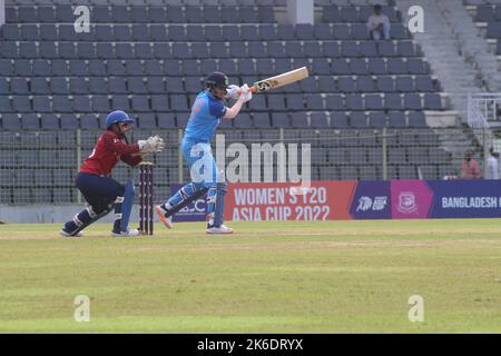 13. Oktober 2022. Sylhet- Bangladesh: Indiens Frauenbatsman hat sich heute im Sylhet International Cricket Stadium Bangladesh gegen thailändische Frauen geschlagen. Am 13. Oktober 2022 in Sylhet, Bangladesh. (Foto Von Md Rafayat Haque Khan / Eyepix Group) Stockfoto