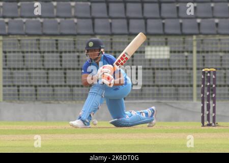 13. Oktober 2022. Sylhet- Bangladesh: Indiens Frauenbatsman hat sich heute im Sylhet International Cricket Stadium Bangladesh gegen thailändische Frauen geschlagen. Am 13. Oktober 2022 in Sylhet, Bangladesh. (Foto Von Md Rafayat Haque Khan / Eyepix Group) Stockfoto