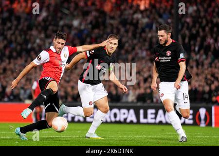 Rotterdam, Niederlande.13. Oktober 2022, Rotterdam, Niederlande.13. Oktober 2022, Rotterdam - Santiago Gimenez von Feyenoord, Erik Sviatchenko, Henrik Dalsgaard während des Spiels zwischen Feyenoord gegen FC Midtjylland im Stadion Feijenoord De Kuip am 13. Oktober 2022 in Rotterdam, Niederlande. (Box zu Box Pictures/Tom Bode) Stockfoto