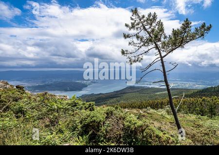 Malerisches galizisches Panorama entlang der Straße nach San Andres de Teixido, Einer Provinz Coruna, Galizien. Ruta de la Miradores, Spanien Stockfoto