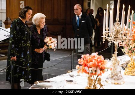 AMSTERDAM - 2022-10-13 19:40:12 AMSTERDAM - Prinzessin Beatrix bei der Eröffnung der Ausstellung das Jahrhundert von Juliana, eine Königin und ihre ideale, in der Nieuwe Kerk. In diesem Jahr ist Juliana 75 Jahre seit seiner Eröffnung als Königin vergangen. ANP JEFFREY GROENEWEG niederlande Out - belgien Out Stockfoto