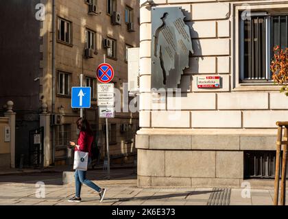 Wall-to-Wall Poetry Kunstprojekt 'Einheit in Vielfalt' und portugiesische Gedichtverse von Fernando Pessoa, die Portugal in Sofia Bulgarien, EU, präsentieren Stockfoto