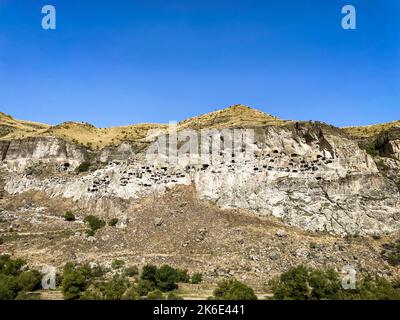 Vardzia Höhle Stadt und Kloster in der Erusheti Berg, Georgien. Vardzia ist ein altes Höhlenkloster im Süden Georgiens Stockfoto