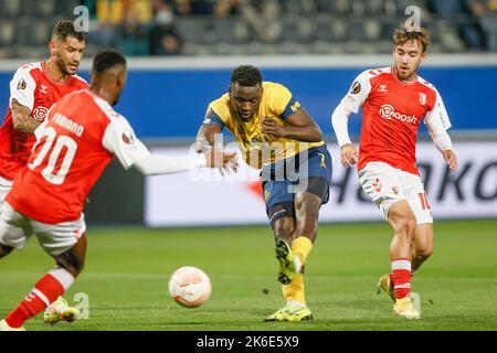 Victor Boniface der Union schießt am Donnerstag, dem 13. Oktober 2022, in Heverlee, Belgien, in einem Spiel zwischen dem belgischen Fußballteam Royale Union Saint-Gilloise und dem portugiesischen Club SC Braga ein Tor, das vierte von sechs Spielen in der Gruppenphase des Wettbewerbs der UEFA Europa League. BELGA FOTO BRUNO FAHY Stockfoto