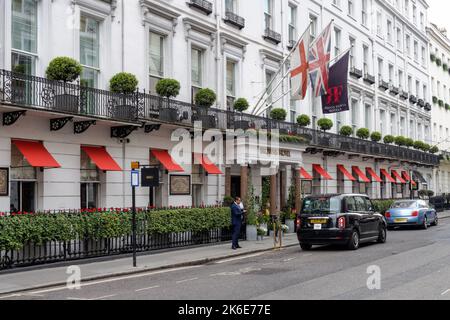 Brown's Hotel in Mayfair, Vorderansicht, Eingang, London England Großbritannien Stockfoto