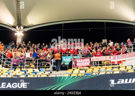 Bukarest, Rumänien. 14. Oktober 2022. 14. Oktober 2022: Silkeborg IF-Fans während des UEFA Europa Conference League-Spiels der Gruppe B zwischen FCSB Bukarest und Silkeborg IF im National Arena Stadium in Bukarest, Rumänien ROU. Catalin Soare/Cronos Kredit: Cronos/Alamy Live Nachrichten Stockfoto