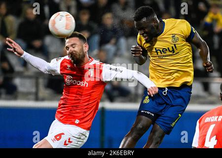 Victor Boniface der Union schießt am Donnerstag, dem 13. Oktober 2022, in Heverlee, Belgien, in einem Spiel zwischen dem belgischen Fußballteam Royale Union Saint-Gilloise und dem portugiesischen Club SC Braga ein Tor, das vierte von sechs Spielen in der Gruppenphase des Wettbewerbs der UEFA Europa League. BELGA FOTO LAURIE DIEFFEMBACQ Stockfoto