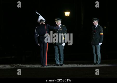 König Philippe - Filip von Belgien, abgebildet während der Eröffnungsfeier des akademischen Jahres 2022-2023 der Königlichen Militärschule (KMS), in Brüssel, Donnerstag, 13. Oktober 2022. Die neuen Studenten, darunter Prinz Gabriel, nehmen ihren feierlichen Einzug ab und der König übergibt den degen des Königs auch an Vizeleutnant Jasper Mathys. BELGA FOTO HATIM KAGHAT Stockfoto