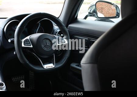 Ein Mercedes Benz AMG GTS 2015 mit Aluminium und Schwarz