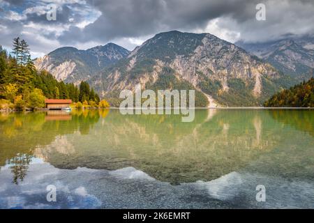 Eibsee mit Zugspitze, deutsche Alpen, Bayern, Deutschland Stockfoto