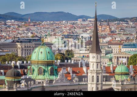 Stadtbild der Wiener Altstadt am sonnigen Tag, Österreich Stockfoto