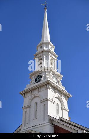 Portsmouth, New Hampshire, USA. Der Kirchturm der North Church in der Innenstadt von Portsmouth an der Church and Congress Street am Market Square. Stockfoto