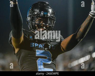 Orlando, FL, USA. 13. Oktober 2022. Kobe Hudson (2) reagiert nach einem Treffer während des 1.-Halb-NCAA-Fußballspiels zwischen den Temple Owls und den UCF-Knights im FBC Mortgage Stadium in Orlando, FL. Romeo T Guzman/Cal Sport Media/Alamy Live News Stockfoto