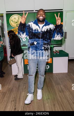 London, Großbritannien. 13. Oktober 2022. TikToker, Abraham Bha, nimmt an der Icecold Supermarket Party von Jagermeister in der Oxford Street 58 in London Teil. (Foto: Phil Lewis/SOPA Images/Sipa USA) Quelle: SIPA USA/Alamy Live News Stockfoto