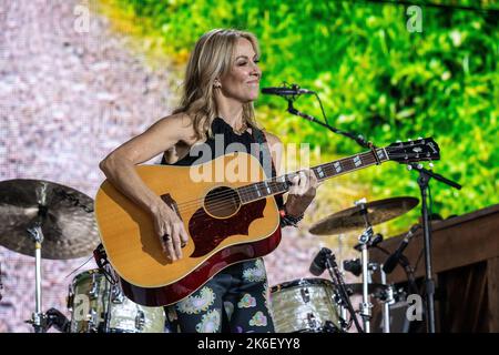 Sheryl Crow tritt bei Farm Aid in Raleigh, NC, auf Stockfoto