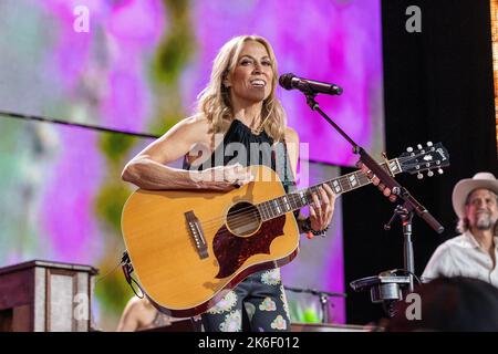 Sheryl Crow tritt bei Farm Aid in Raleigh, NC, auf Stockfoto