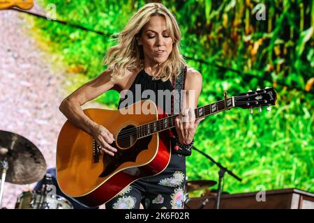 Sheryl Crow tritt bei Farm Aid in Raleigh, NC, auf Stockfoto