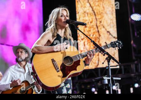 Sheryl Crow tritt bei Farm Aid in Raleigh, NC, auf Stockfoto