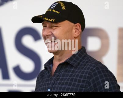 Springdale, Usa. 13. Oktober 2022. Doug Mastriano, republikanischer Kandidat für den Gouverneur von Pennsylvania, während des „Meet and Greet“ bei der Springdale Veterans Association in Springdale, Pennsylvania, am Donnerstag, den 13. Oktober 2022. Foto von Archie Corps/UPI Credit: UPI/Alamy Live News Stockfoto