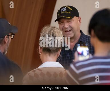 Springdale, Usa. 13. Oktober 2022. Doug Mastriano, der republikanische Kandidat für den Gouverneur von Pennsylvania, kommt am Donnerstag, den 13. Oktober 2022, bei seinem Meet and Greet-Event bei der Springdale Veterans Association in Springdale, Pennsylvania an. Foto von Archie Corps/UPI Credit: UPI/Alamy Live News Stockfoto