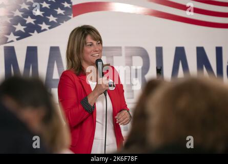 Springdale, Usa. 13. Oktober 2022. Republikanische Kandidatin für LT. Gouverneurin von Pennsylvania Carrie DelRusso beim Meet and Greet bei der Springdale Veterans Association in Springdale, Pennsylvania, am Donnerstag, 13. Oktober 2022. Foto von Archie Corps/UPI Credit: UPI/Alamy Live News Stockfoto