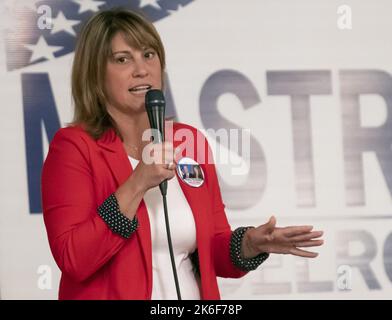 Springdale, Usa. 13. Oktober 2022. Republikanische Kandidatin für LT. Gouverneurin von Pennsylvania Carrie DelRusso beim Meet and Greet bei der Springdale Veterans Association in Springdale, Pennsylvania, am Donnerstag, 13. Oktober 2022. Foto von Archie Corps/UPI Credit: UPI/Alamy Live News Stockfoto