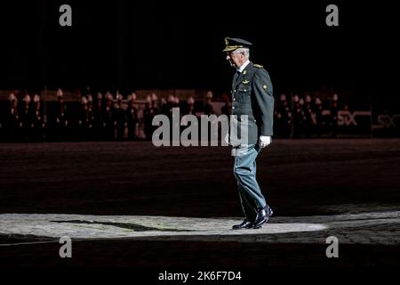 König Philippe - Filip von Belgien, abgebildet während der Eröffnungsfeier des akademischen Jahres 2022-2023 der Königlichen Militärschule (KMS), in Brüssel, Donnerstag, 13. Oktober 2022. Die neuen Studenten, darunter Prinz Gabriel, nehmen ihren feierlichen Einzug ab und der König übergibt den degen des Königs auch an Vizeleutnant Jasper Mathys. BELGA FOTO HATIM KAGHAT Stockfoto