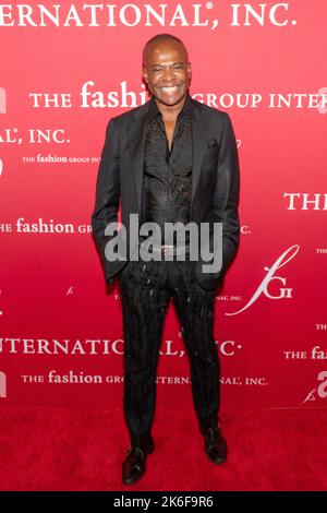 Der Gewinner des Rising Star Award Frederick Anderson nimmt an der Gala und Preisverleihung der Fashion Group International (FGI) Night of Stars 38. in der Cipriani South Street in New York, NY, am 13. Oktober 2022 Teil (Foto von David Warren /Sipa? USA) Credit: SIPA USA/Alamy Live News Stockfoto