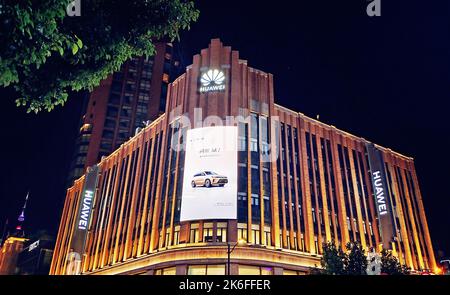 SHANGHAI, CHINA - 13. OKTOBER 2022 - Ein Huawei Flagship Store wird in Shanghai, China, am 13. Oktober 2022 zu sehen sein. Stockfoto