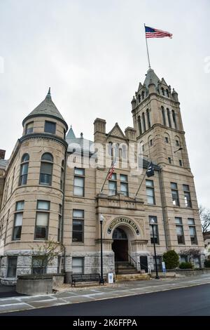 Cohoes, New York, Vereinigte Staaten von Amerika – 25. April 2017. Cohoes City Hall in der Mohawk Street 97 in Cohoes, NY. Das Gebäude stammt aus dem Jahr 1896 und ist Stockfoto