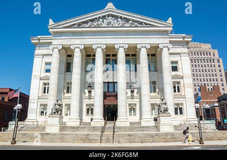 New Haven, Connecticut, Vereinigte Staaten von Amerika – 28. April 2017. New Haven County Courthouse an der 121 Elm Street in der Innenstadt von New Haven, CT. New Haven Stockfoto