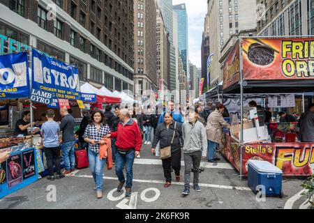 New York City, Vereinigte Staaten von Amerika – 6. Mai 2017. Herald Square Street Market in New York City, an der Kreuzung mit Broadway und W 35. Stre Stockfoto