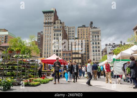 New York City, Vereinigte Staaten von Amerika – 6. Mai 2017. Szene vom Union Square Greenmarket in New York City. Das Hotel liegt am Union Square, 17. Street Stockfoto