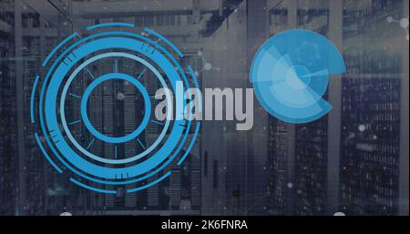 Abbildung der mathematischen Gleichungen und der Datenverarbeitung im Serverraum Stockfoto