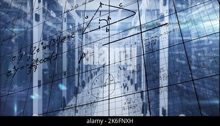 Abbildung der mathematischen Gleichungen und der Datenverarbeitung im Serverraum Stockfoto