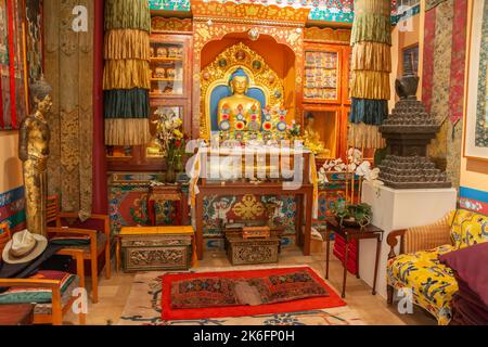 New York City, Vereinigte Staaten von Amerika – 9. Mai 2017. Der Lhakang Shrine Room des Tibet House Kulturzentrums in der 22 W 15. Street in New York City Stockfoto