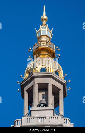 New York City, Vereinigte Staaten von Amerika – 6. Mai 2017. Die Kuppel und die Laterne, die das Dach des Metropolitan Life Insurance Company Tower überziehen, wissen ebenfalls Stockfoto