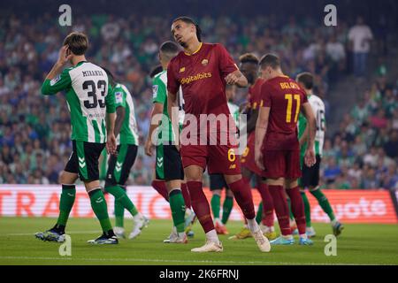 Sevilla, Spanien. 1. Oktober 2022. Chris Smalling (6) aus Roma, gesehen während des UEFA Europa League-Spiels zwischen Real Betis und Roma im Estadio Benito Villamarin in Sevilla. (Foto: Gonzales Photo/Alamy Live News Stockfoto