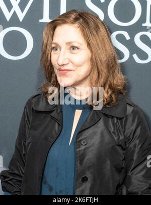 New York, USA. 13. Oktober 2022. Edie Falco nimmt am 13. Oktober 2022 an der Eröffnungsnacht der Wiederbelebung von August Wilsons The Piano Lesson im Ethel Barrymore Theater in New York Teil. (Foto von Lev Radin/Sipa USA) Quelle: SIPA USA/Alamy Live News Stockfoto