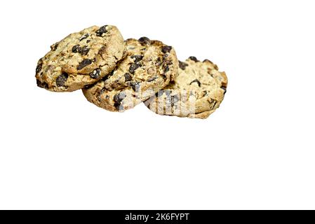 Nahaufnahme von hausgemachten Chocolate Chip Cookies auf weißem Hintergrund isoliert. Stockfoto