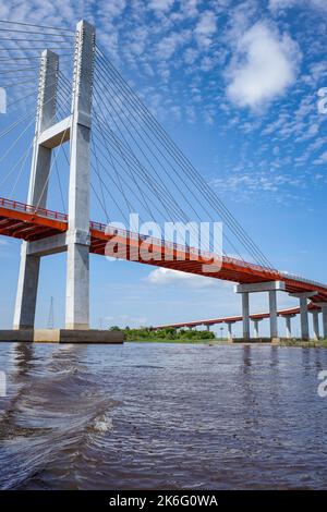 Eine Hängebrücke über den Amazonas in der Nähe von Iquitos, Peru Stockfoto