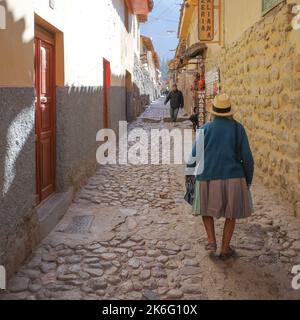Ollantaytambo, Peru - 29. Juni 2022: Straßenszenen in der Inka-Stadt Ollantaytambo, Urubamba, Peru Stockfoto