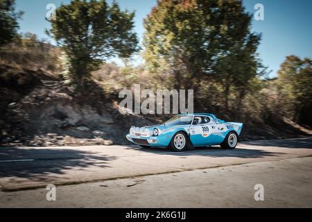 Novella, Korsika, Frankreich - 7.. Oktober 2022: Sebastien Bottinelli und Jean-Christophe Rosier treten in ihrem Lancia Stratos bei der Tour de Corse 2022 an Stockfoto