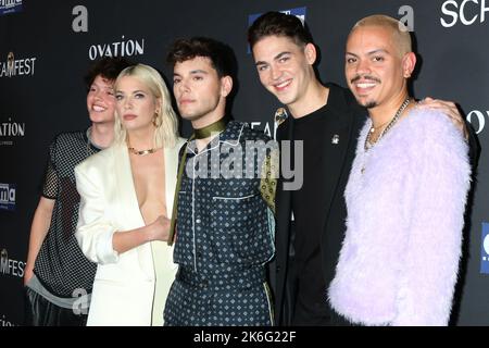 LOS ANGELES - Okt 12: Jacob Sartorius, Ashley Benson, Max Harwood, Hero Fiennes Tiffin, Evan Ross im The Loneliest Boy in the World im TCL Chinese Theatre 6 am 12. Oktober 2022 in Los Angeles, CA Stockfoto