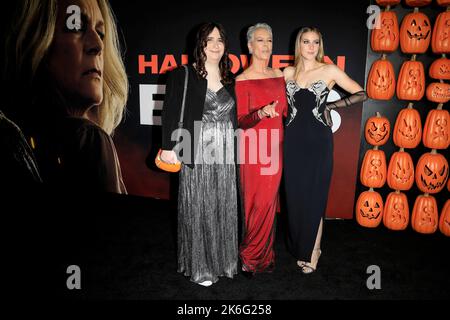 LOS ANGELES - Okt 11: Ruby Guest, Jamie Lee Curtis, Annie Guest bei der Halloween Ends Weltpremiere im TCL Chinese Theatre IMAX am 11. Oktober 2022 in Los Angeles, CA Stockfoto