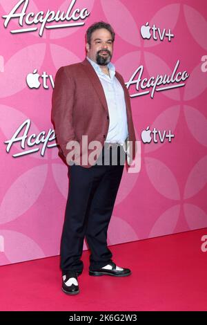 LOS ANGELES - Okt 13: Carlos Corona bei der 'Acapulco'-Saison 2 Premiere im London Hotel am 13. Oktober 2022 in West Hollywood, CA Stockfoto