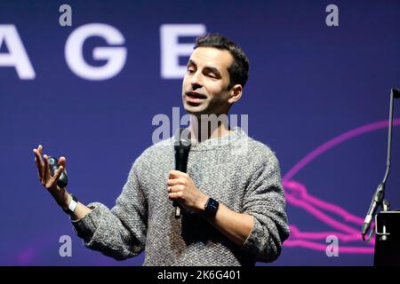 Dr. Rohin Francis untersucht in seinem Vortrag mit dem Titel „The Human Body: Design Disaster“ auf der New Scientist Live 2022 einige der unzähligen Möglichkeiten, wie unser Design nichts Intelligentes bietet Stockfoto