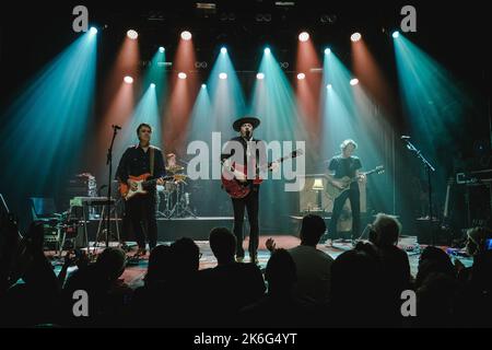 Bern, Schweiz. 13. Oktober 2022. Die britisch-kanadische Sängerin, Songwriterin und Musikerin Kiefer Sutherland spielt ein Live-Konzert im Bierhübeli in Bern. Kiefer Sutherland ist in der Fox-Drama-Serie 24 auch als Jack Bauer bekannt. (Foto: Gonzales Photo/Alamy Live News Stockfoto